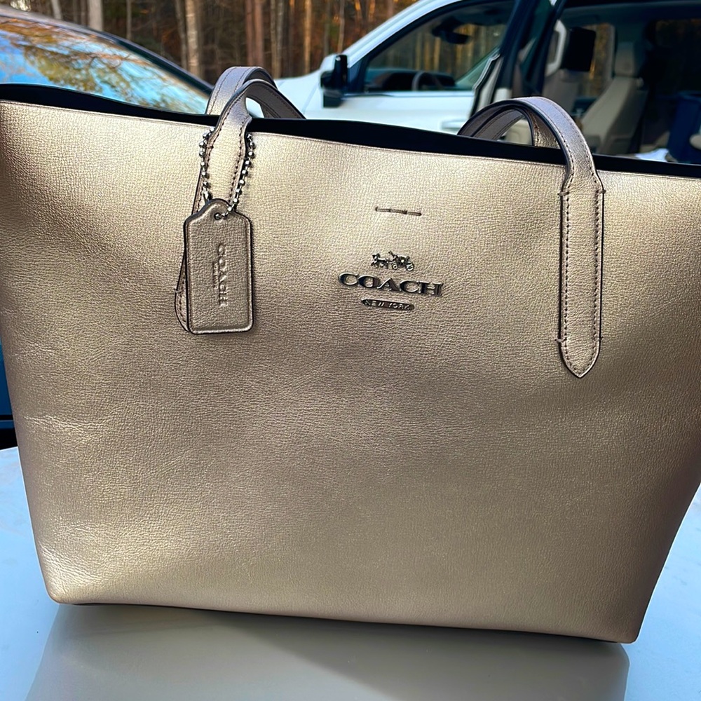 Coach Avenue tote Gold
